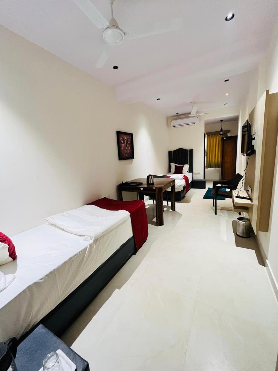 Hotel Royal Sky Morbi Экстерьер фото